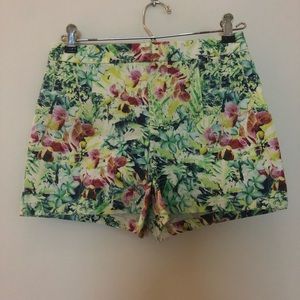 Forever 21 Floral shorts Sz Medium Tropical print